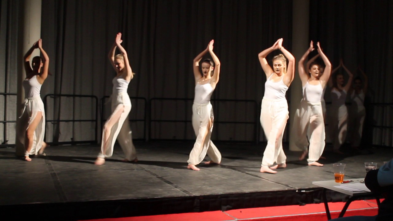UCC Contermporary Group performing at SUTICD
