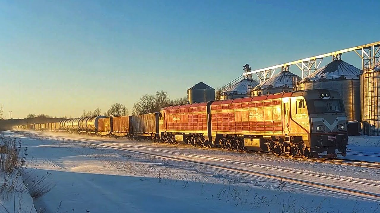 2M62UM-0090 (LDZ Cargo) with mixed freight train from Liepāja passing Skrunda station 