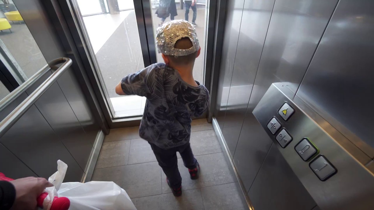 Sweden, Stockholm, Skärholmen, kungens kurva shopping center, 1X elevator, 6X escalator ride