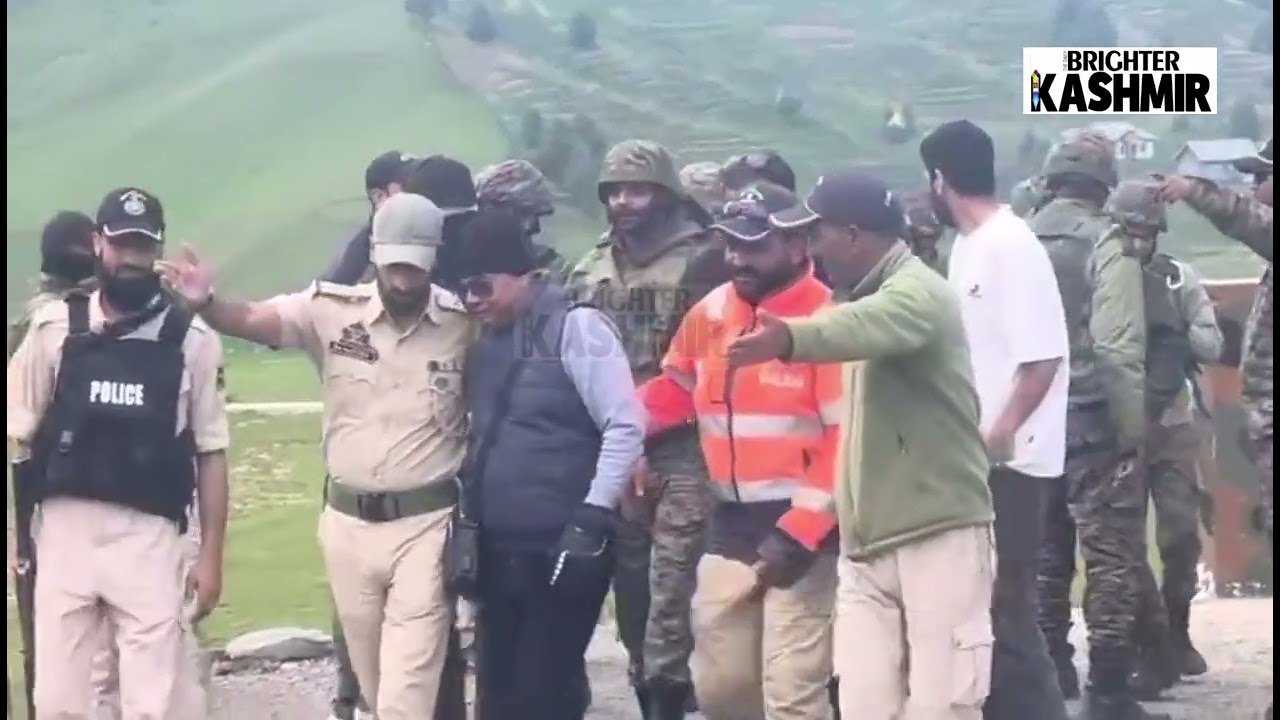 Indian Army&rsquo;s Chinar Warriors Rescue 24 Tourists Stranded at 14,000 ft Sunshine Peak in Gulmarg