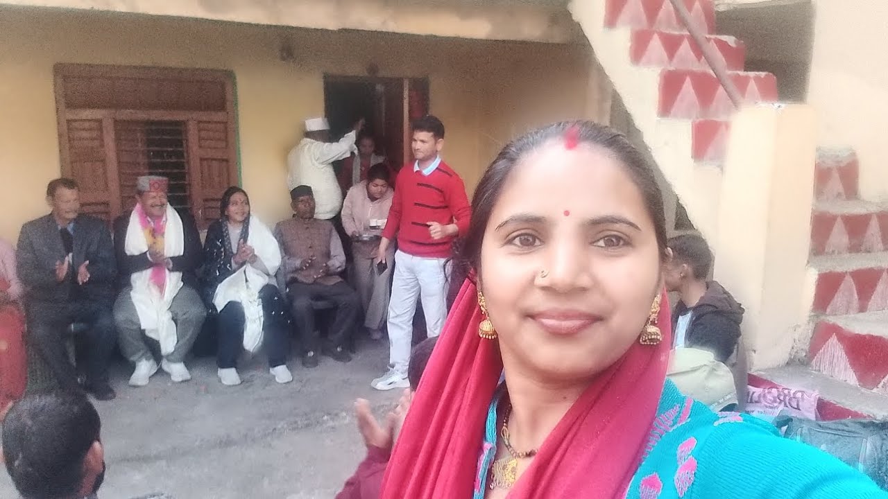 चालीस साल की नौकरी पूरी करके घर आए हमारे जेठ जी।❤️