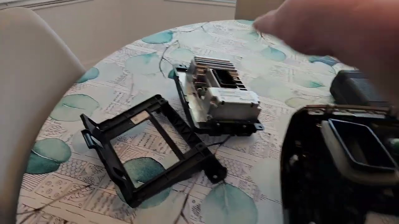 How To Upgrade From A Base 5 Inch Radio And Install A 8.4 Unconnect Radio In A 2023 Ram 1500.