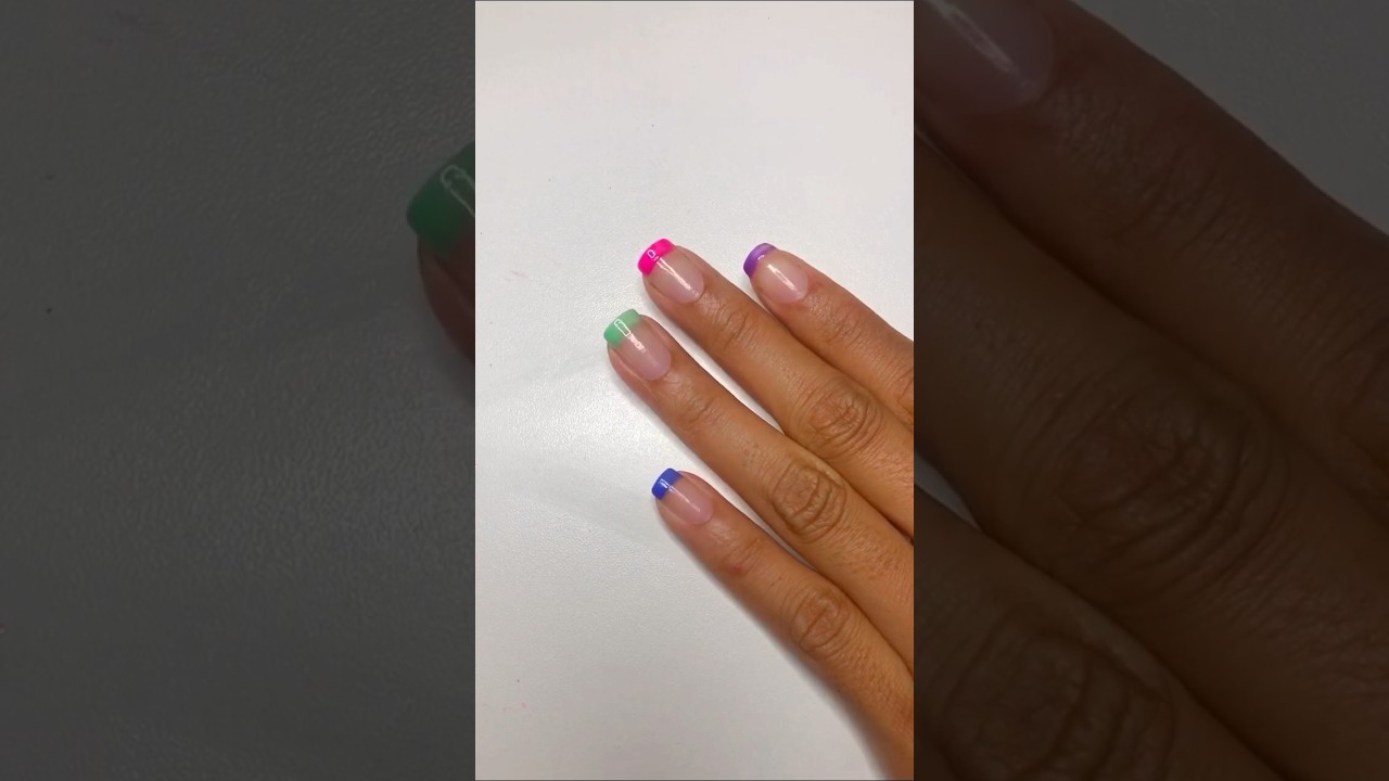 Francesinha Colorida💅🏻#unhas #nails #diy #inspira&ccedil;&atilde;o #nailsart #unhasdecoradas #francesinha #dicas
