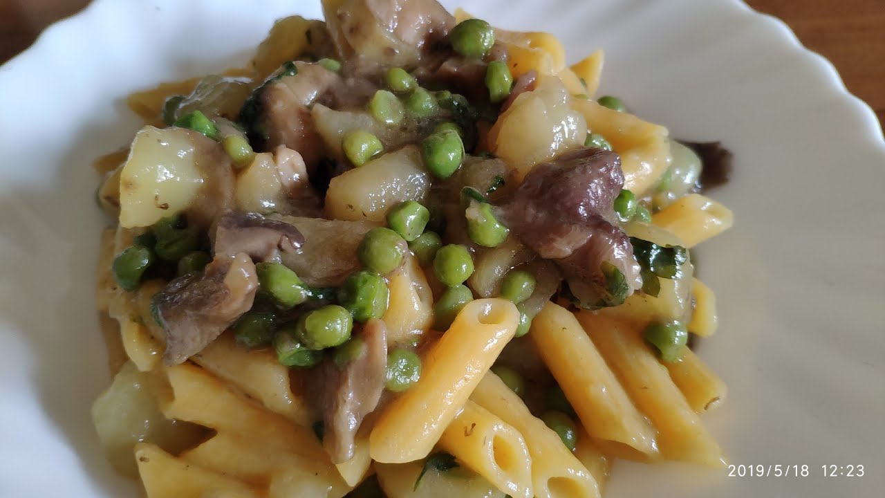 Pasta funghi porcini, patate e piselli..ricetta flash pronta in 15 minuti