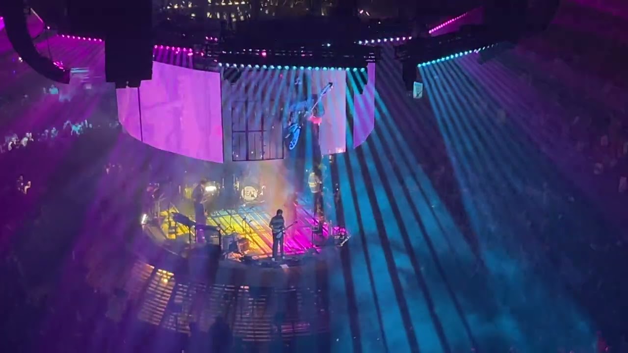 Tame Impala - New Person, Same Old Mistakes (Live at the Oakland Coliseum, 11/15/2025)