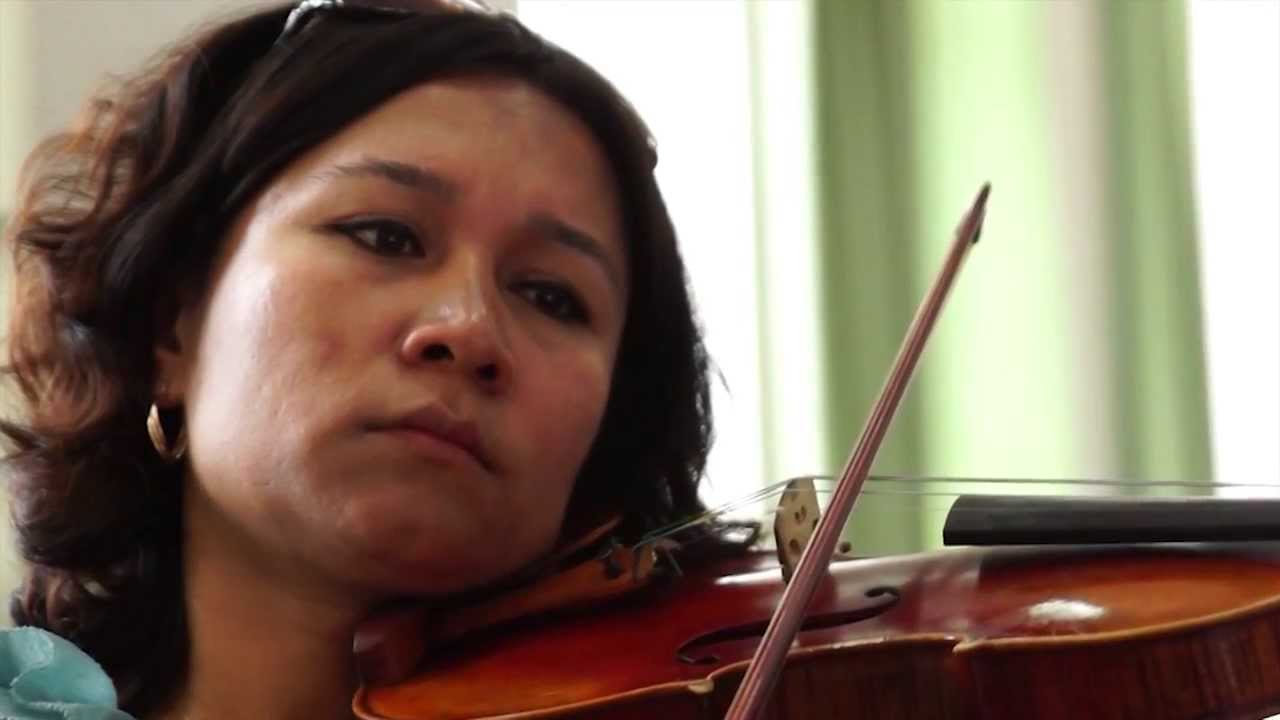 Xinjiang Philharmonic Orchestra Performs 