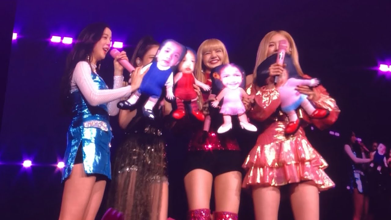 ‪REACTION OF BLACKPINK TO THEIR BABY DOLLS IN MANILA BP HAD THEIR ATTENTION