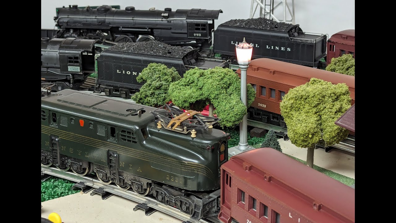 Lionel 2600 Series Bakelite Passenger Sets Discussion, and running outfits 2144W, 890W, and 2148WS.