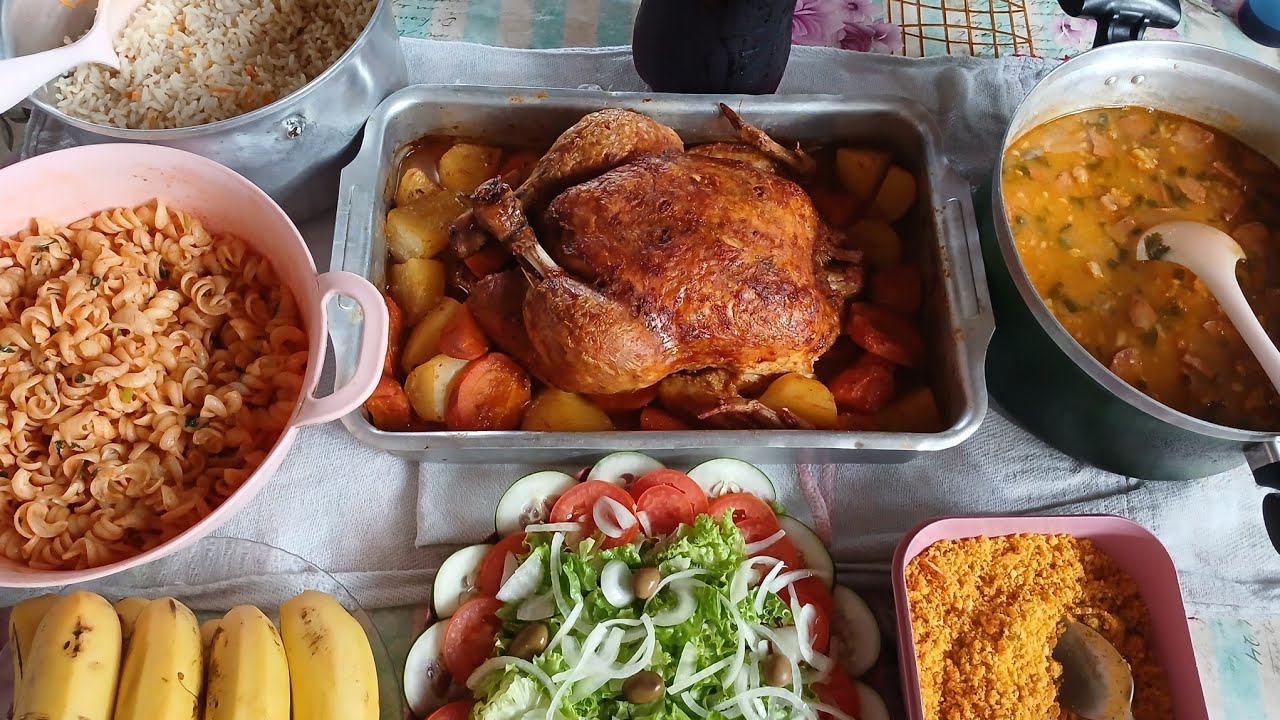 Assei um frango pela primeira vez pro o  almoço de domingo ficou delicioso #almoçodedomingo😋☺️🙏🙌