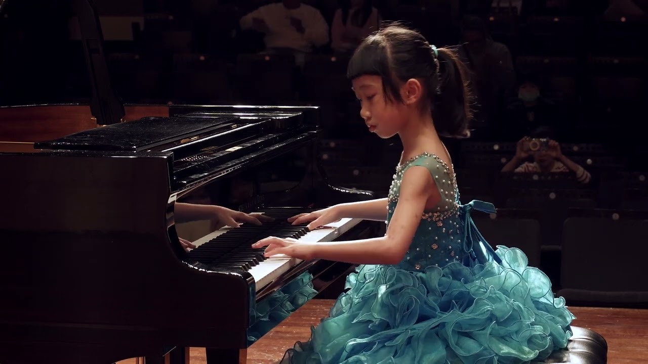 Yunyun Li (8) - C. Debussy: Arabesque No. 1 in E major, L. 66