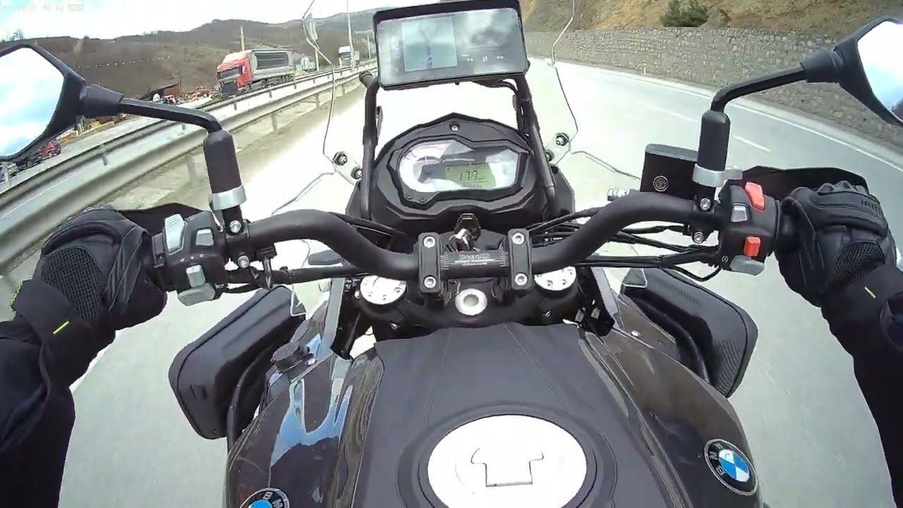 Trk502x gazlama 3 lü  çanta setleri takılı artçı var önde de 2 adet çanta var hızı baya etkiliyor