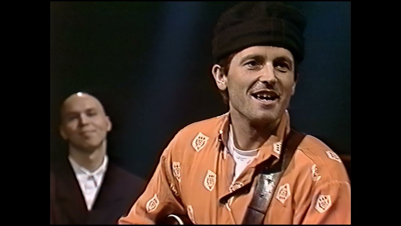 Lars H.U.G. - N&aring;r Lygterne T&aelig;ndes (Official Music Video 4K)