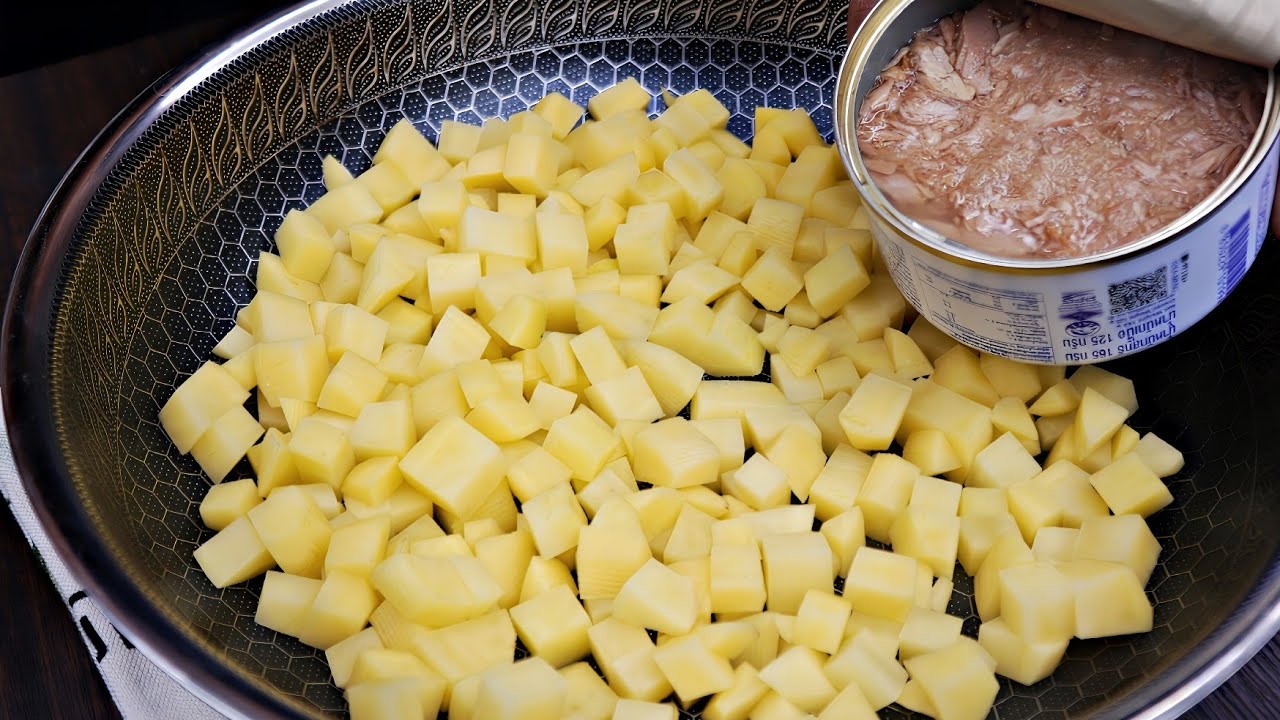 If you have potatoes and canned tuna at home! Make the best potato recipe for dinner❗