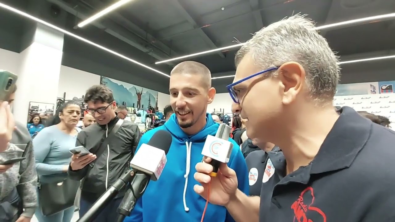 Francesco Rapisarda all'evento firma maglie ad Etnapolis da 
