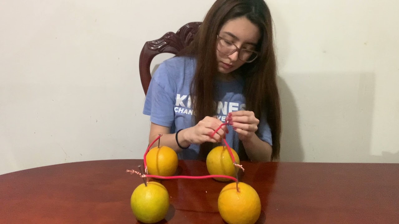 Electricidad con naranjas