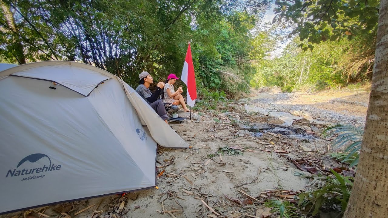 CAMPING IN THE MIDDLE FOREST BY THE RIVER, WITH MY WIFE | RAISING THE FLAG ON INDEPENDENCE DAY