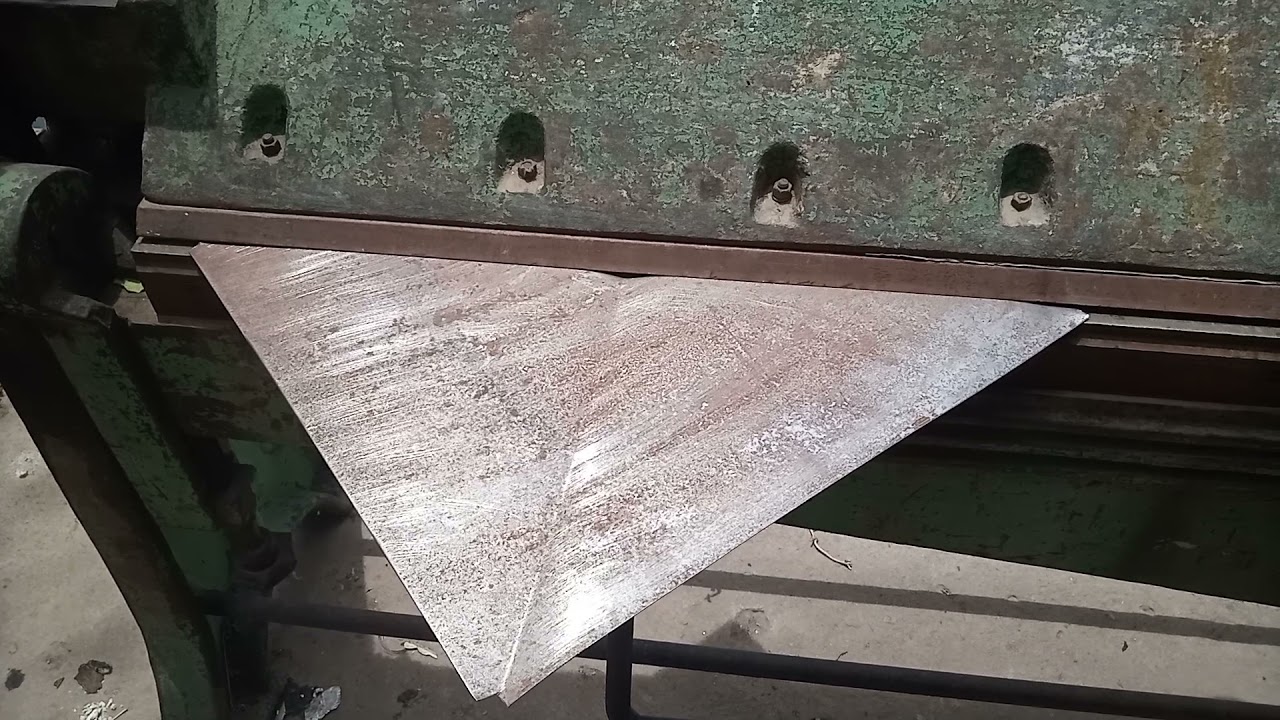 chapa del 18 plegada en forma punta diamante y bandeja al rededor ,