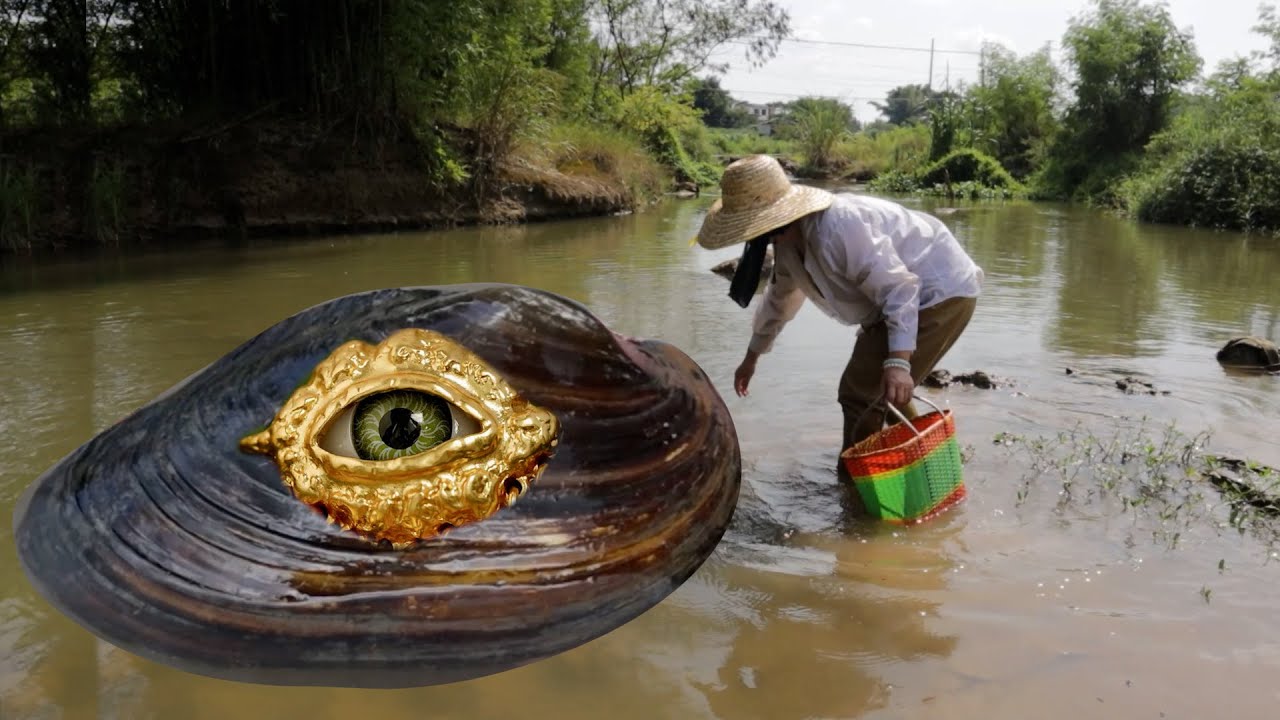 Seeing a big river clam under the bridge hole, the girl walked into the water and picked it up.