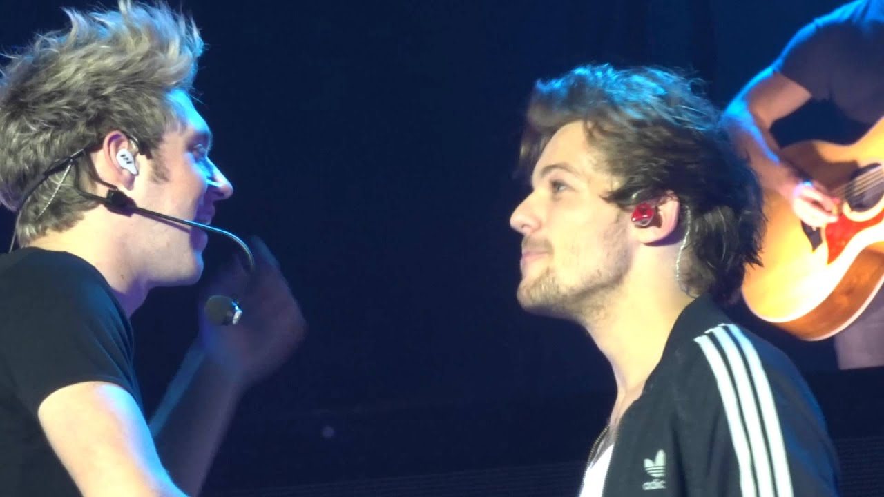 One Direction - Harry Talking + Ready To Run ( Louis Tomlinson) , OTRA Sheffield, 30.10.2015