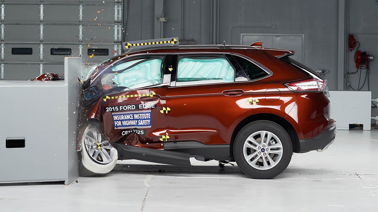 2015 Ford Edge driver-side small overlap IIHS crash test