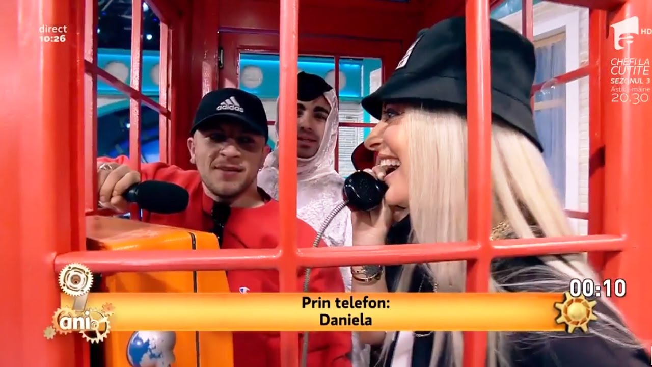R&acirc;zi cu lacrimi! Delia și Macanache, &icirc;nghesuiți &icirc;ntr-o cabină telefonică