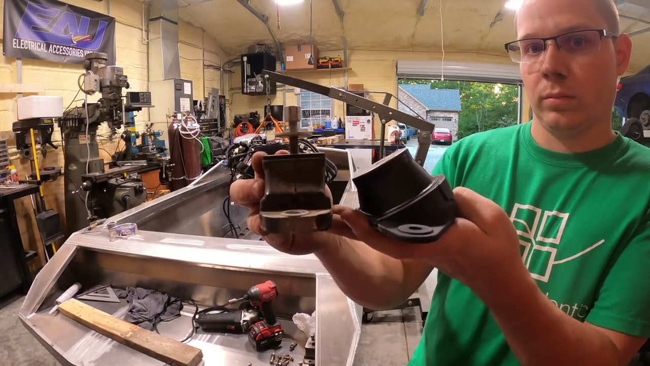 Supercharged Yamaha 11' Minijet boat 2 - Installing motor, shortened pumpshaft and jet pump.