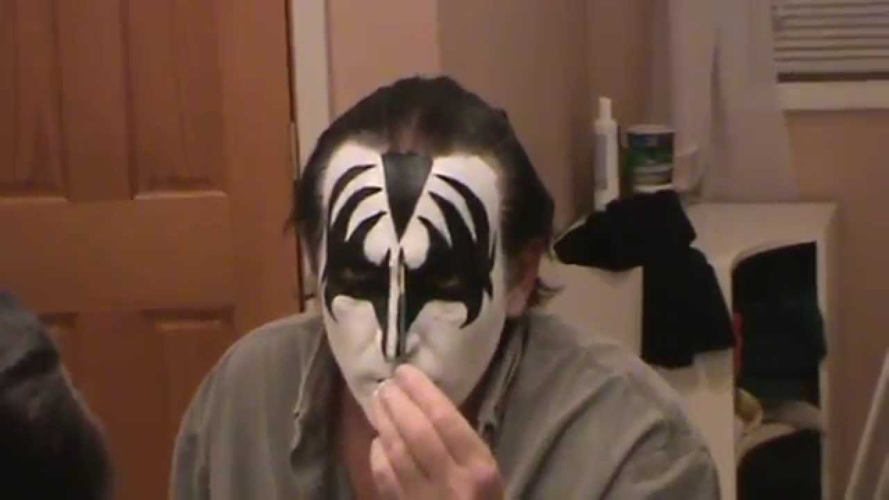 Timelapse Gene Simmons Makeup Application