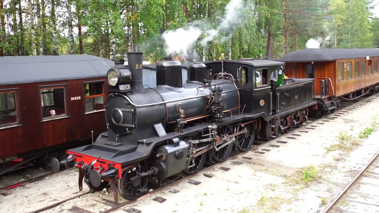 NSB 26c / 411 og NSB 21b / 225 krysser på Kløftefoss 31.08.2025.