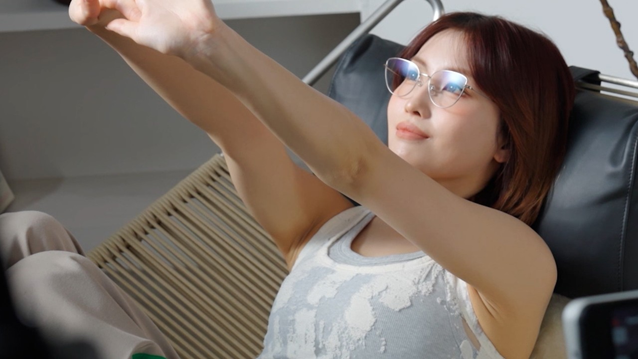 MISAMO、アイウエアで「3人3変化」！真剣なまなざし＆笑顔のメイキングも公開