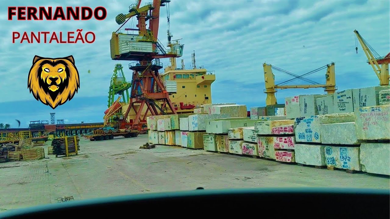 Passando no porto de Praia Mole 😎😎