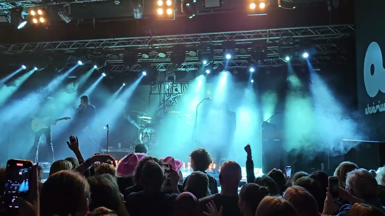 Ivan & The Parazol - Sötét live@AkvariumKlub