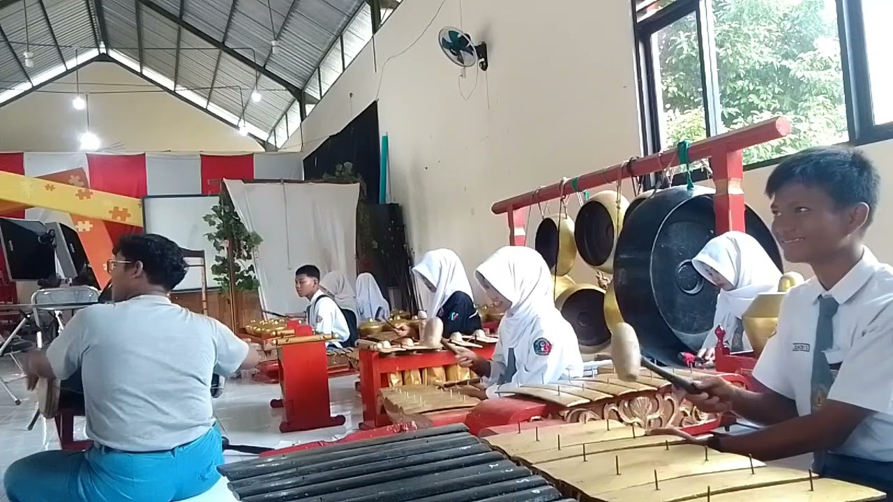 Gladi Karawitan Ldr Asmaradhana Sl Myr Karawitan Purwo Laras || SMKN PURWOSARI 