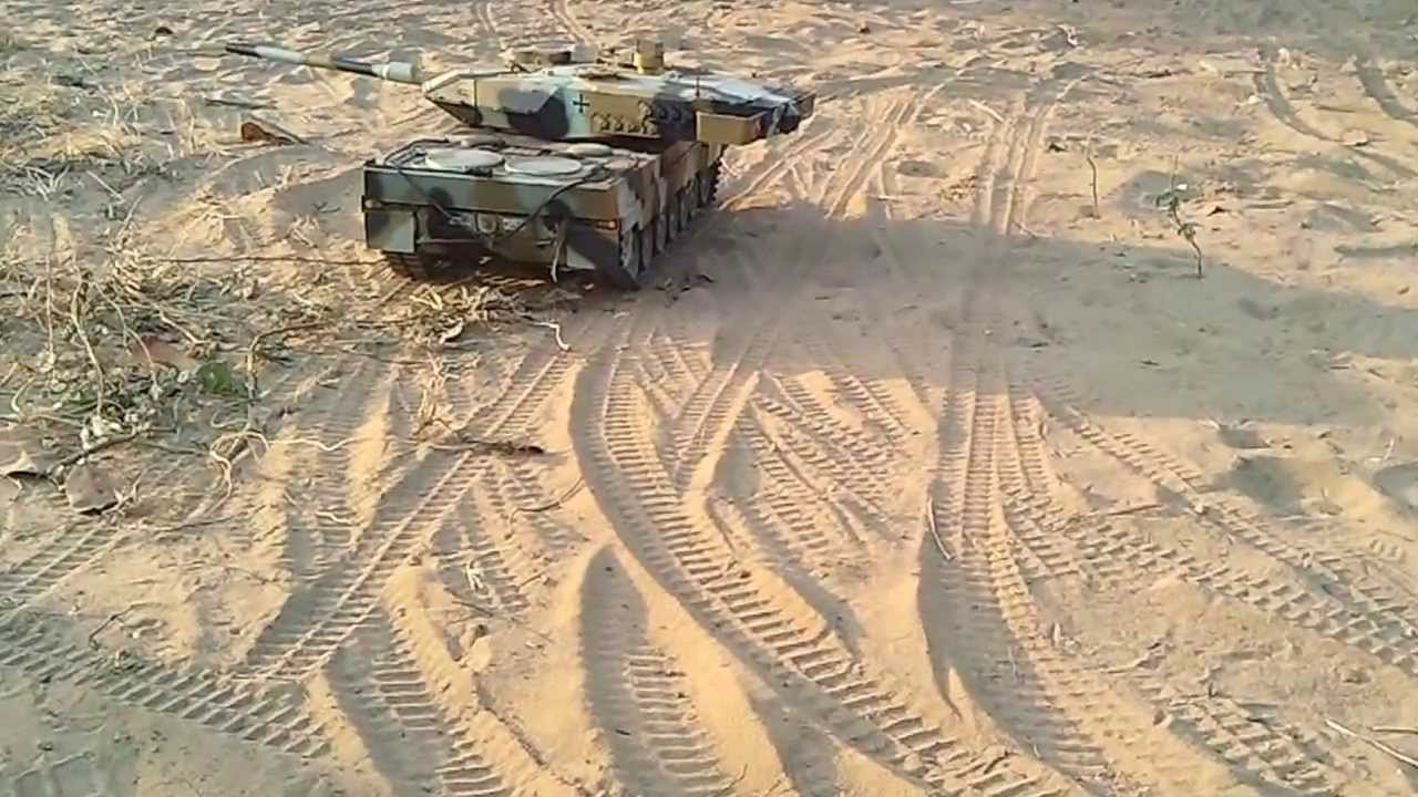 HENGLONG LEOPARD 2A6 No.01 drive at Pran Buri.