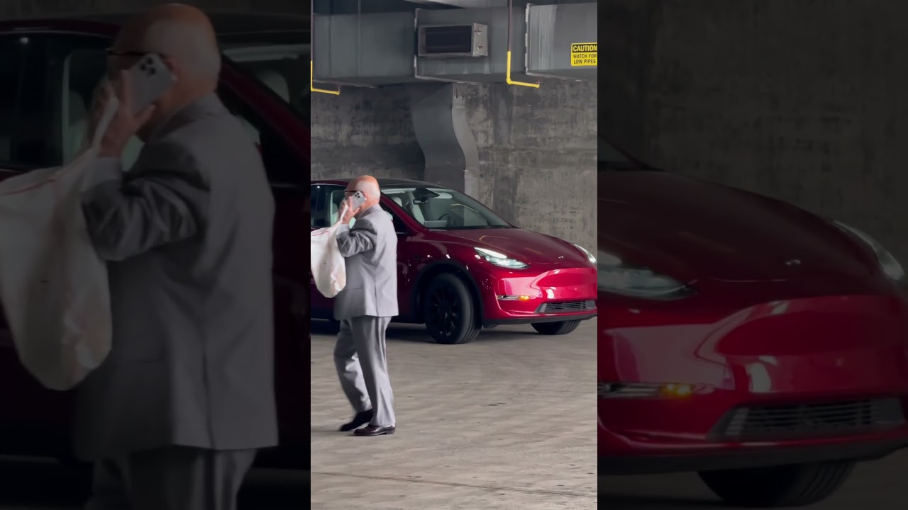 Tesla Model Y Summon with No Drivers! 