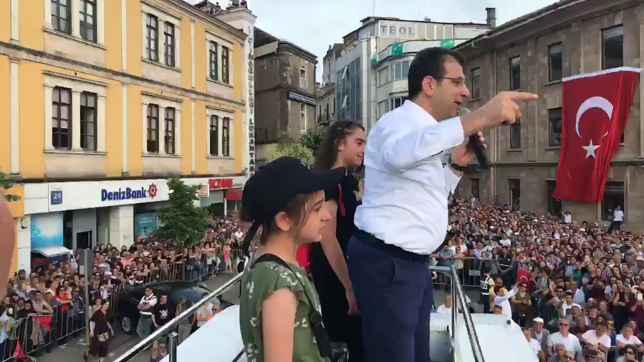 Giresun Atatürk Meydanı’ndayız.