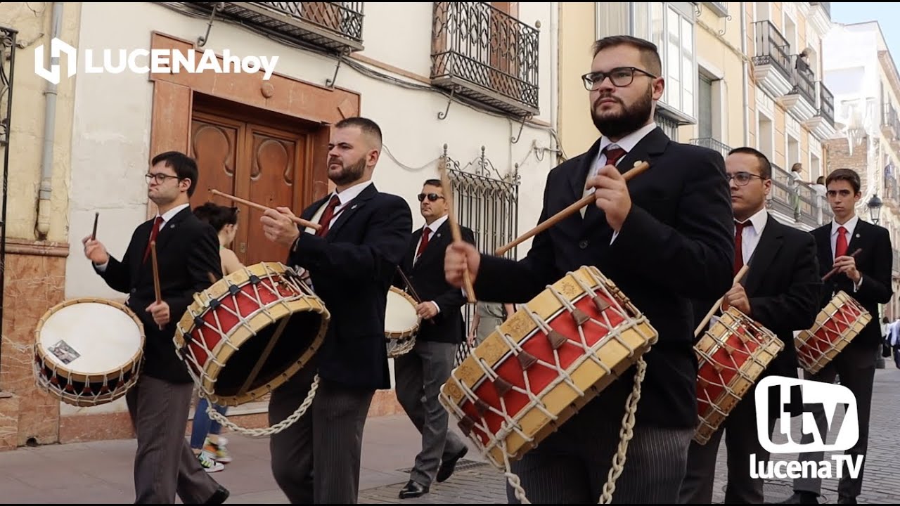 VÍDEO: El sonido de los tambores de Lucena, Priego y Albendín llena las calles del centro urbano