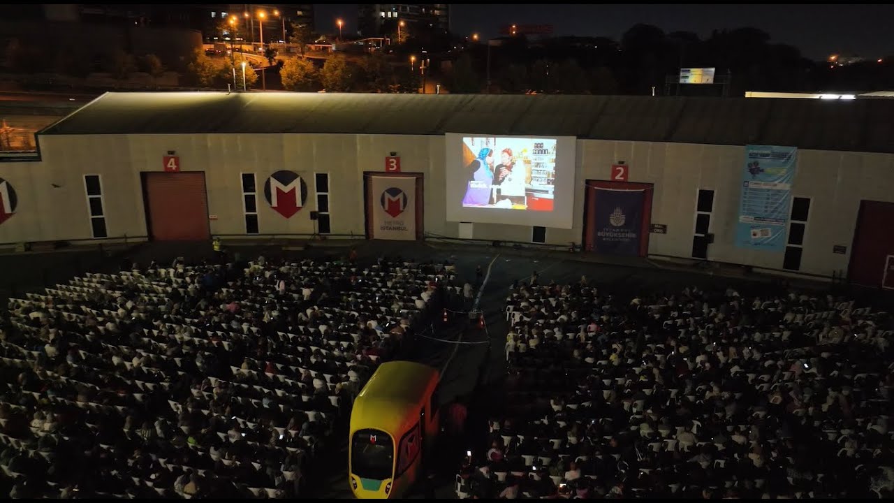 25.000 Sinemaseverle Metro İstanbul Açık Hava Sinema Günleri'nde Buluştuk