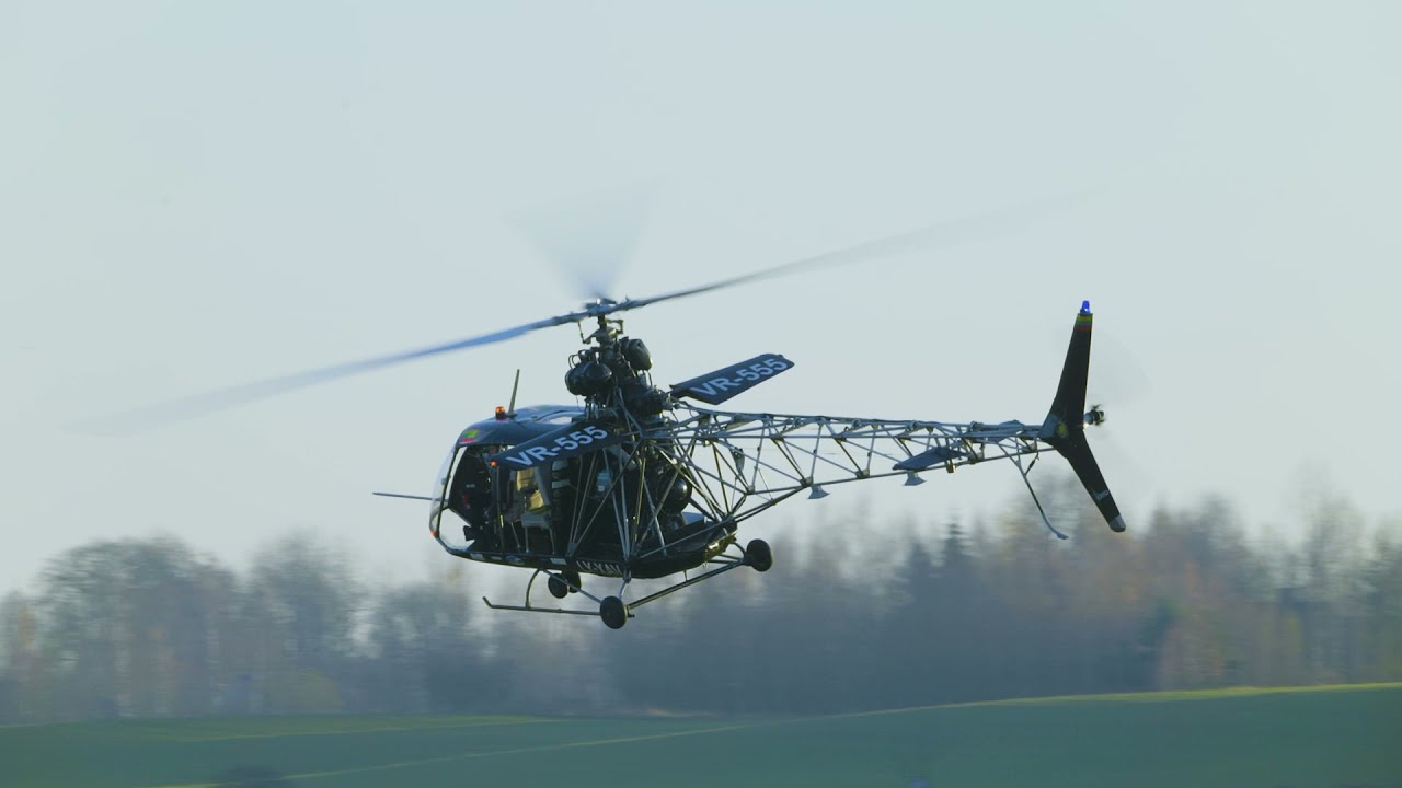 Lietuviškas, lengvos kategorijos, 5 vietų sraigtasparnis  Sidabrinis Titanas VR-555 LY-XAV