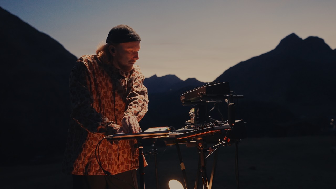 Niklas Paschburg - Ried-Brig (Mountain live session)