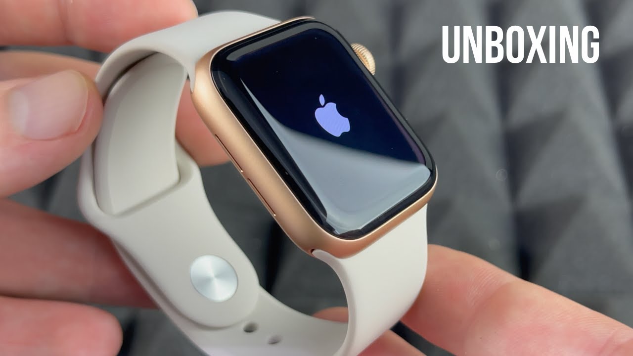 Apple Watch SE GPS, 40 мм, корпус из золотистого алюминия, спортивный ремешок Starlight — обычная...