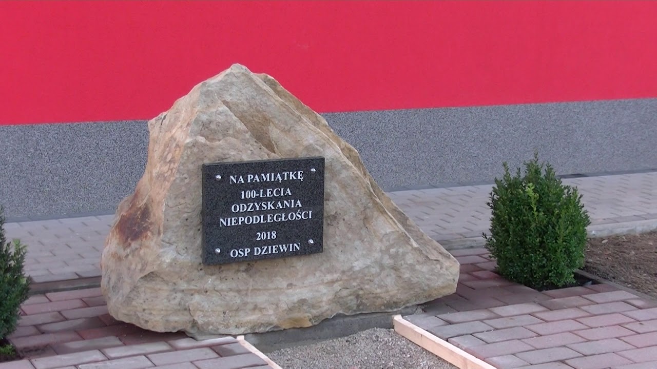 W Dziewinie odsłonięto obelisk z okazji 100 lecia niepodległości