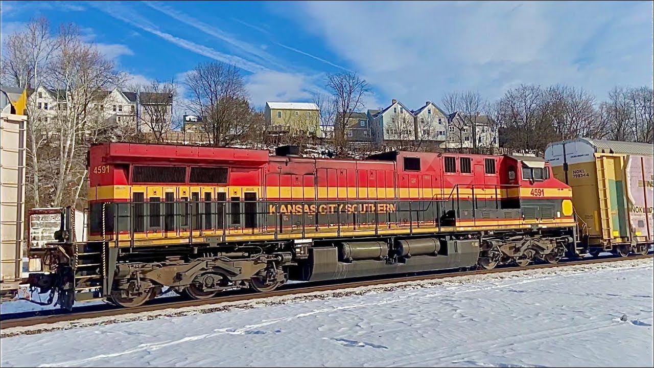 KCS AC44CW Trails as Mid DPU with Cool Graffiti on NS 11N