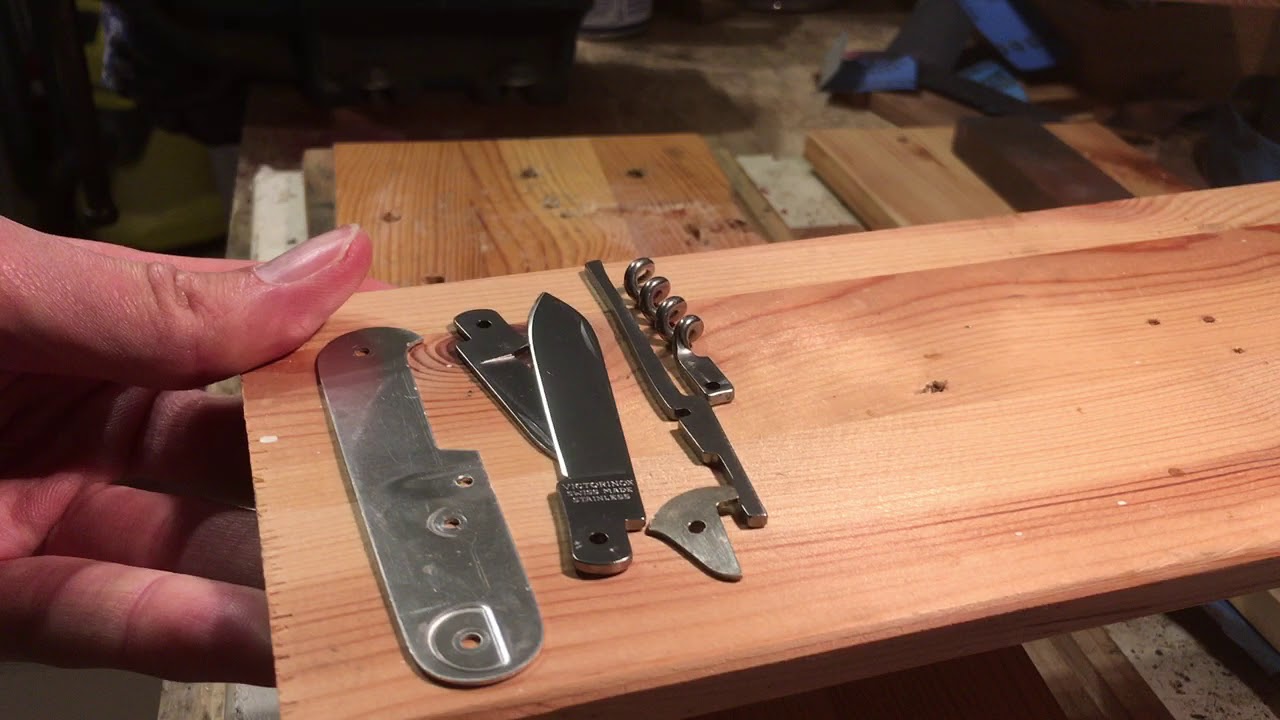 Cyber Champ #4, How to remove the tools. Victorinox Mod