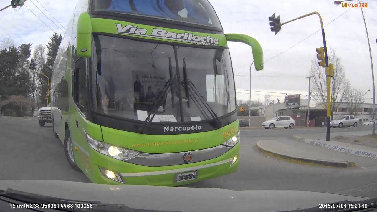 Via Bariloche Interno 8402: cruzando la ruta en rojo