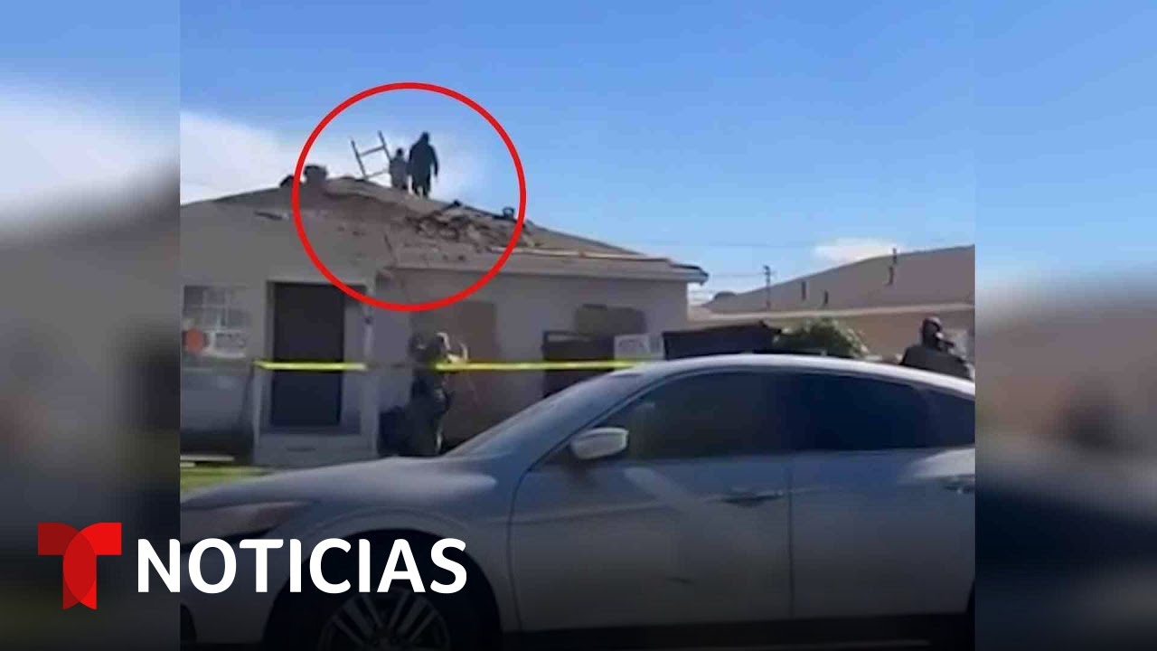 Agentes de ICE persiguen por los techos de un vecindario a trabajadores | Noticias Telemundo