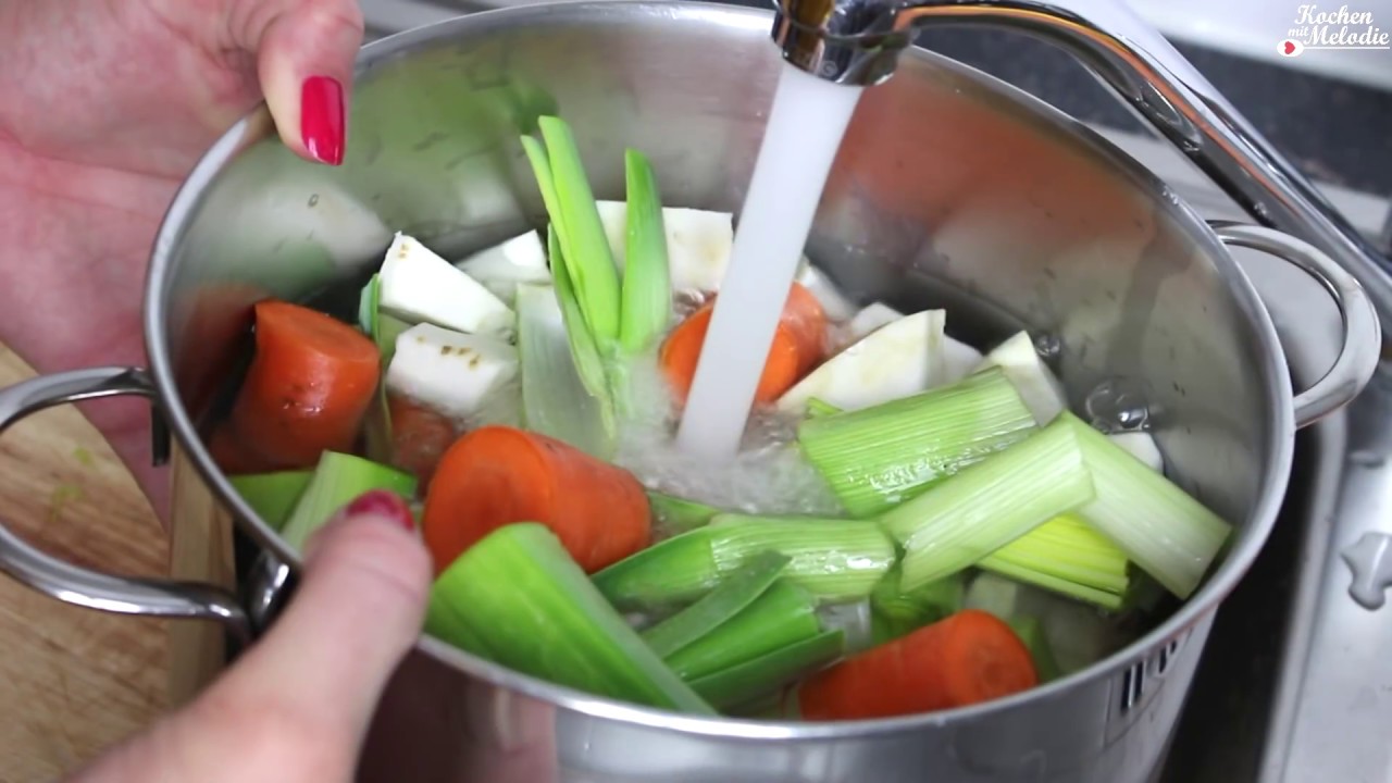 Hühnerbrühe mit Gemüse selber machen / Hühnersuppe gegen Erkältung