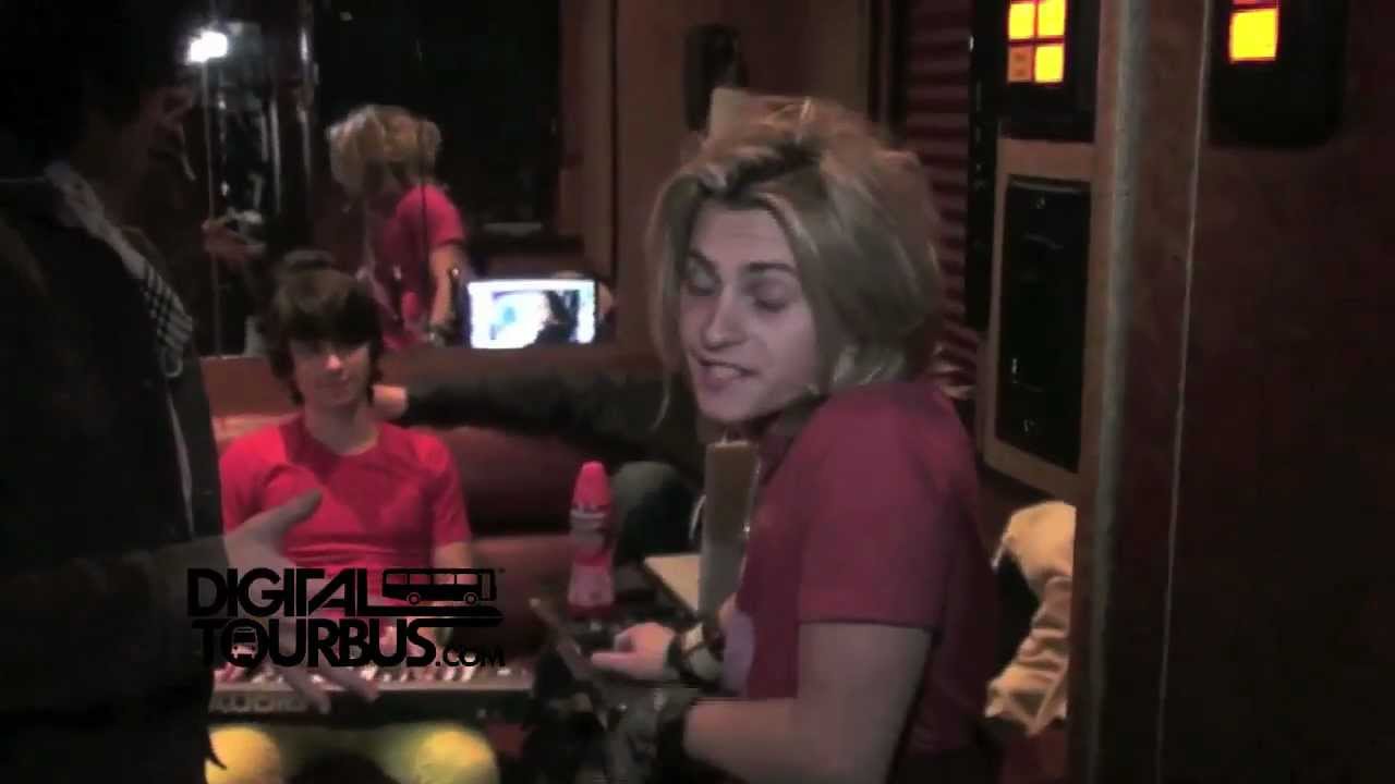 Wellington / Ricky Ficarelli - BUS INVADERS Ep. 319