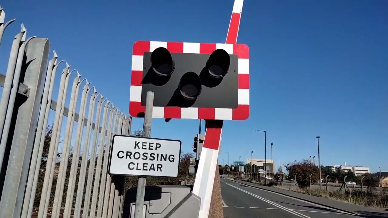 Woad Lane level crossing, Great Coates near Grimsby, October 2022. Grimsby and Immingham railway