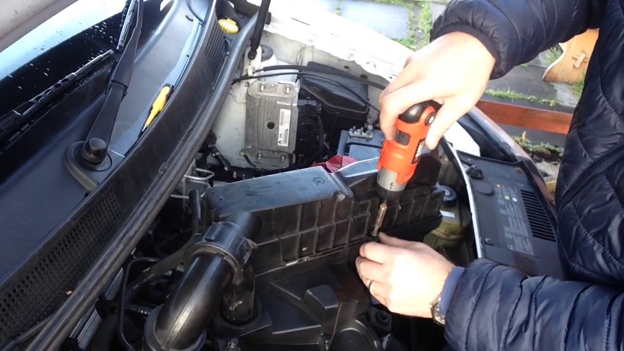 mike's car repairs Dacia Sandero air filter replacement