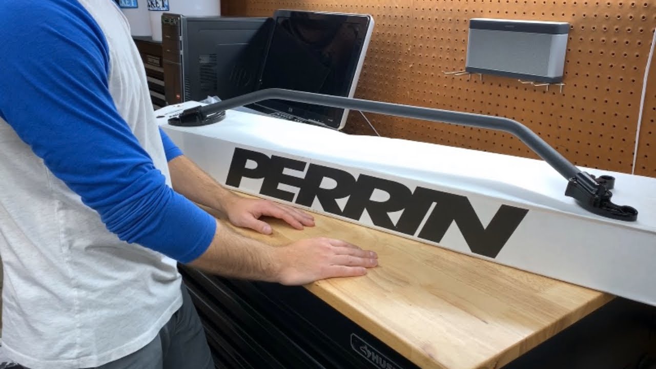 Установка распорки Perrin на Subaru STI